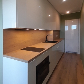 kit_white-gloss-acrylic-oak-stone_01-01