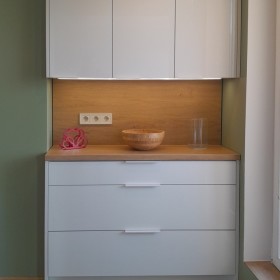 kit_white-gloss-acrylic-oak-stone_01-02